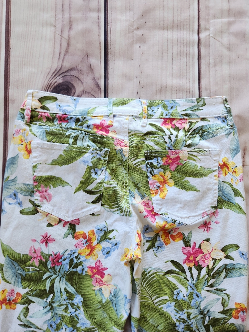Tommy Bahama "Skinny Ankle" Tropical Floral Mid Rise Jean White, Women's Size 31 - Picture 8 of 12